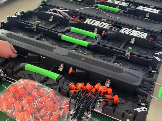ในร่มกลางแจ้ง P2.6 P2.9 P3.9 ผนังวิดีโอพื้นหลังเวที LED 500X1000 มม