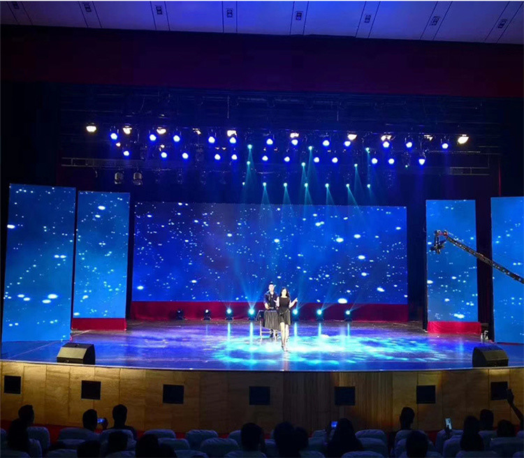 ในร่มกลางแจ้ง P2.6 P2.9 P3.9 ผนังวิดีโอพื้นหลังเวที LED 500X1000 มม